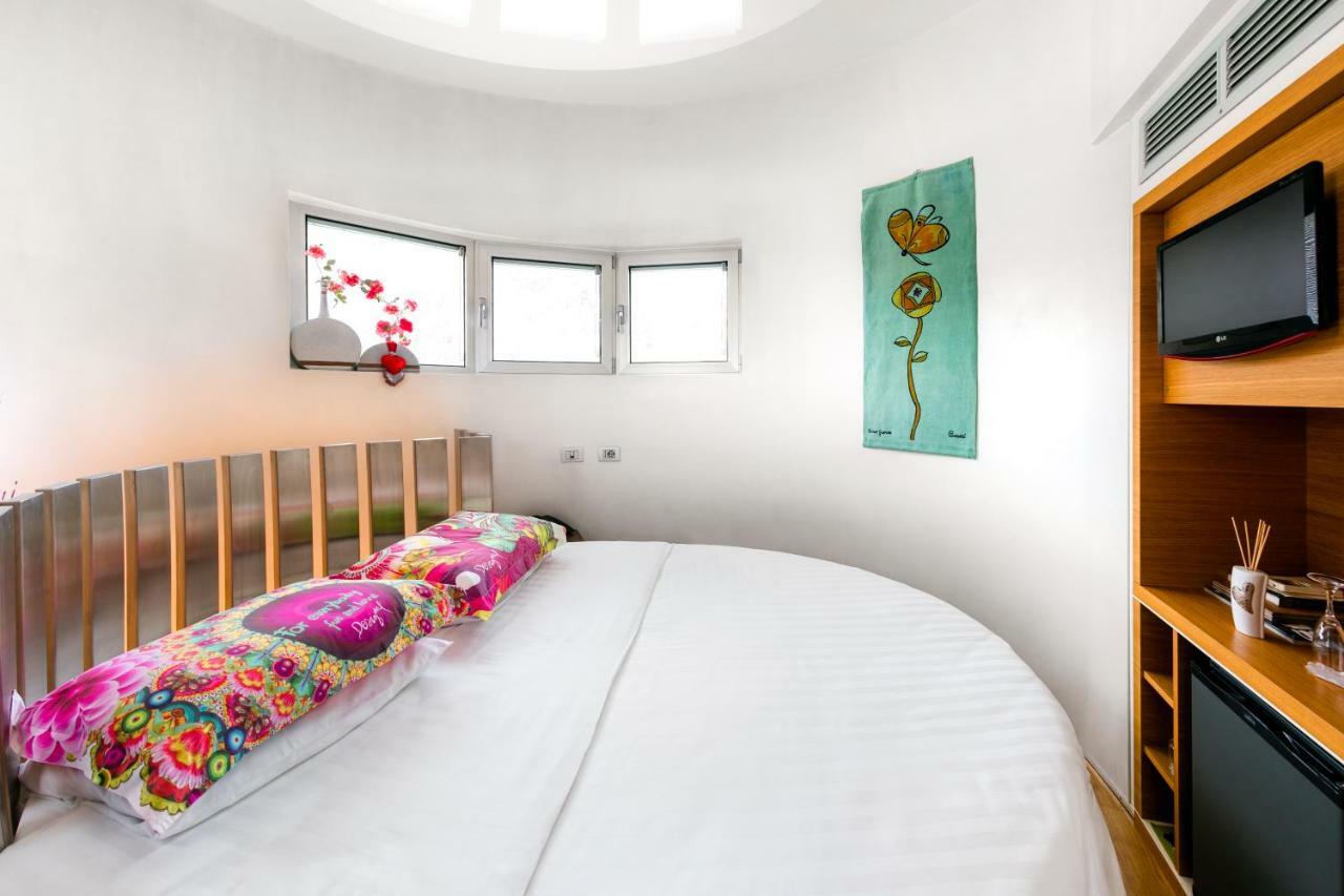 Le Pinete Design Bed And Breakfast Viggiù Exteriör bild